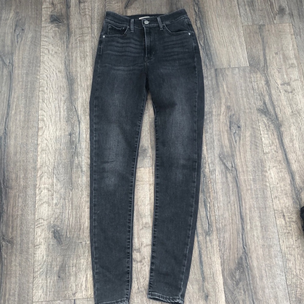 Women’s Levi’s 721, sz 26 skinny jeans
